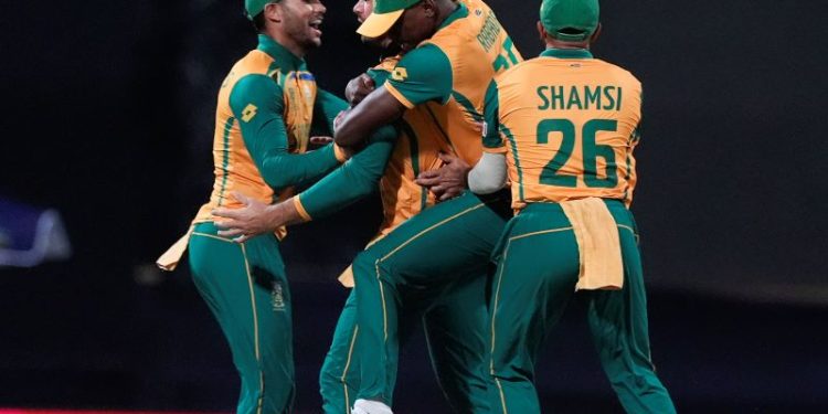 वेष्टइण्डिजलाई हराउँदै दक्षिण अफ्रिका १० वर्षपछि सेमिफाइनलमा