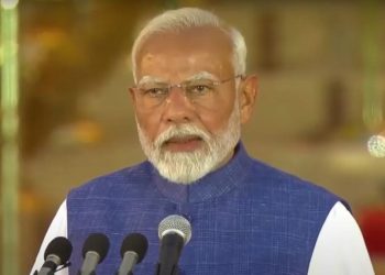 भारतीय प्रधानमन्त्री नरेन्द्र मोदीले लिए शपथ