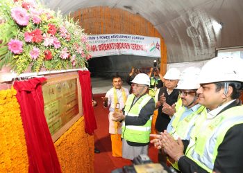 अरुण तेस्रोको सुरुङ ‘ब्रेक थ्रु'(तस्बिरहरु)