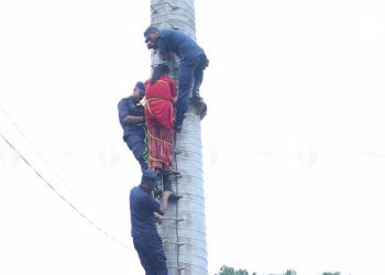 राष्ट्रिय झण्डा राखेको पोलबाट आत्महत्याको प्रयास