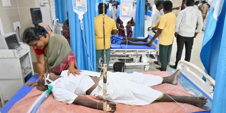 तमिलनाडुमा विषाक्त रक्सी खाँदा ३४ जनाको मृत्यु, सय बढी अस्पताल भर्ना