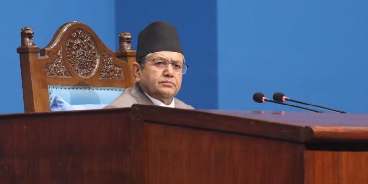 संसदमा बोल्दै सांसदहरू (लाइभ)