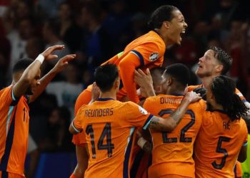 नेदरल्याण्ड्स र इङ्ल्यान्ड युरोको सेमिफाइनलमा