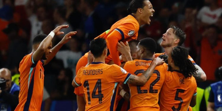 नेदरल्याण्ड्स र इङ्ल्यान्ड युरोको सेमिफाइनलमा