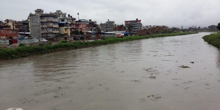 नदीमा जल सतह बढेपछि काडमाडौं उपत्यकाका करिडोरमा प्रहरी गस्ती