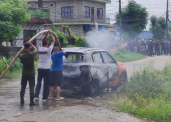 रेलमार्ग सर्भे टोलीको गाडीमा स्थानीयले गरे आगजनी