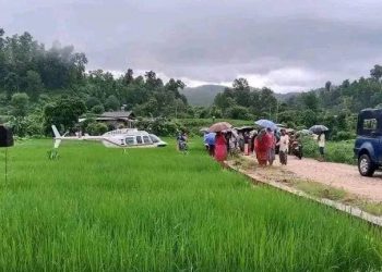 बिरामी बोकेको हेलिकप्टर धानखेतमा आकस्मिक अवतरण