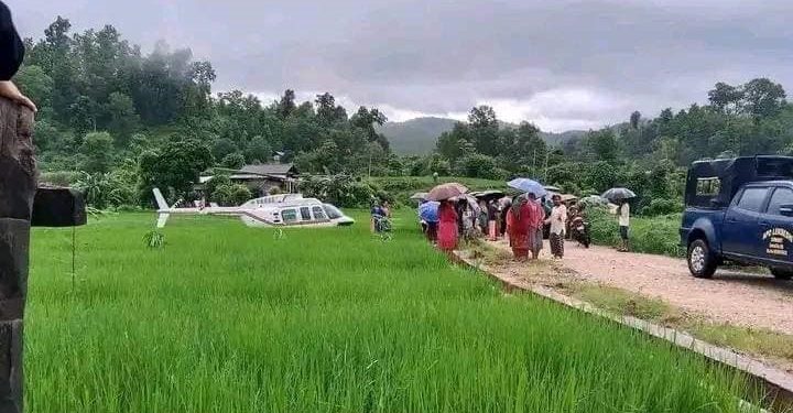 बिरामी बोकेको हेलिकप्टर धानखेतमा आकस्मिक अवतरण