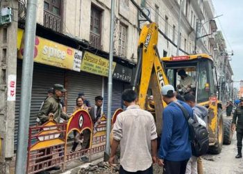 न्युरोडमा फुटपाथ विस्तारको काम पुनः शुरु(भिडियोसहित)