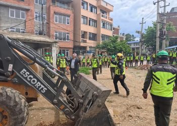 अख्तियार आयुक्त अमात्यको घरमा ललितपुर महानगरको डोजर