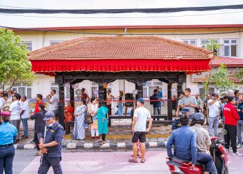 बिजुली बजार सडक खण्डमा फल्चा शैलीमा बस विसौना