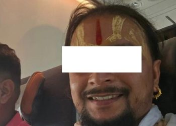 प्रधानमन्त्रीको फोटो राखेर अनुष्ठान गर्दै गरेका खतिवडा पक्राउ