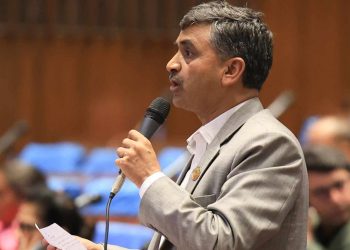 प्रधानमन्त्रीले धारापानी र संविधानमा प्वाल खोज्दै हिँडे : सांसद गैरे