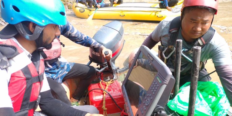 सिमलताल दुर्घटनाः बस र यात्रुको खोजी गर्न ‘इकोसाउन्डर डिभाइस’ प्रयोग