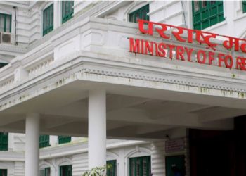 बंगलादेशमा बाँकी विद्यार्थीको सुरक्षाका लागि परराष्ट्रमन्त्रीको निर्देशन