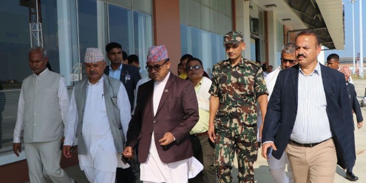 पर्यटन मन्त्री पाण्डेद्वारा विमानस्थलको निरीक्षण