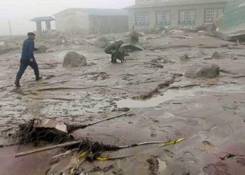 थामे बाढीमा परेर एक बेपत्ता, विद्यालय र क्लिनिक १२ संरचना नष्ट(तस्बिरहरु)