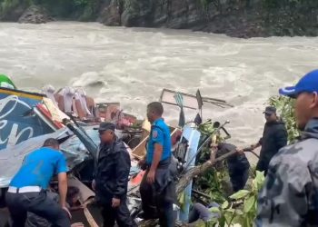 मर्स्याङ्दी बस दुर्घटनामा सबै यात्रु भारतीय : मेडिकल टिमसहित सेनाको हेलिकप्टर दुर्घटनास्थलतर्फ