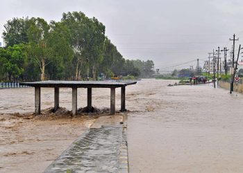 अझै दुई दिन उच्च वर्षाको सम्भावना: ३४ जिल्लामा रात्रिबस नचलाउन निर्देशन