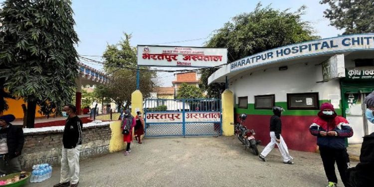 आँबुखैरेनी बस दुर्घटनाः भरतपुर अस्पतालमा २७ मृतकको शव परीक्षण शुरु