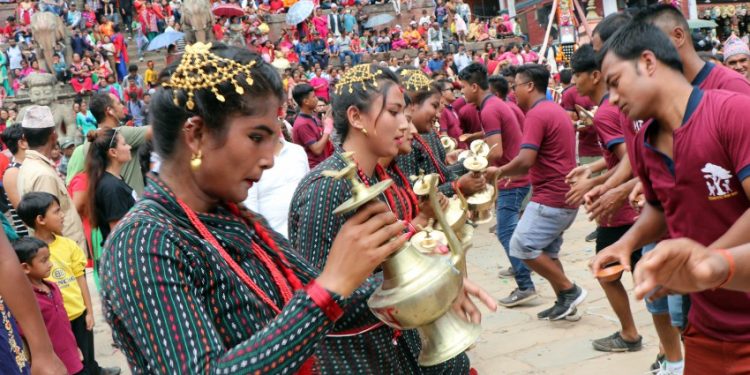 गाईजात्रा पर्व मनाइँदै, उपत्यकामा सार्वजनिक विदा