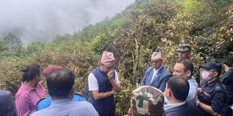 पर्यटनमन्त्रीद्वारा हेलिकोप्टर दुर्घटनास्थल निरीक्षण(तस्बिरहरु)