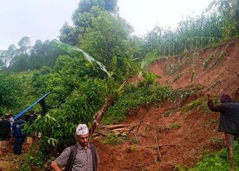 भूकम्प पीडितको अस्थायी टहरामा पहिरो, ३ जनाको मृत्यु