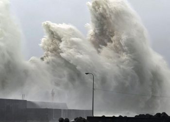 जापानमा भारी वर्षासँगै चक्रवात