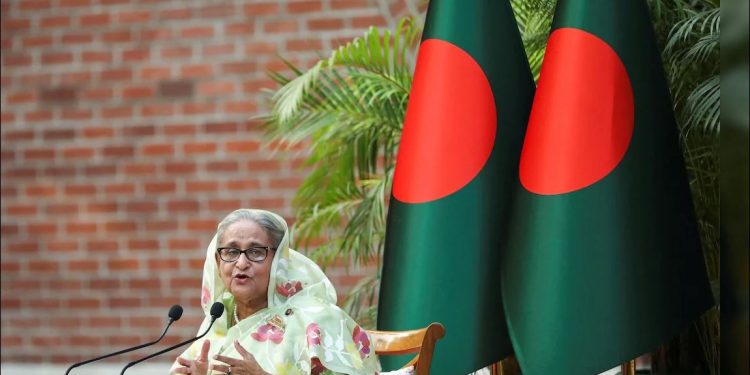 बंगलादेशकी प्रधानमन्त्री शेख हसिना राजीनामा दिएर भारत पलायन
