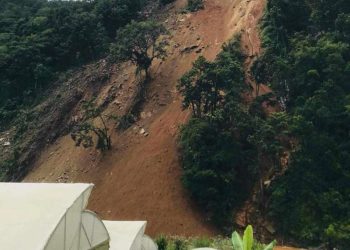 पहिरोले इन्द्रावती नदी आधा थुनियो, सतर्क रहन प्रशासनको अनुरोध