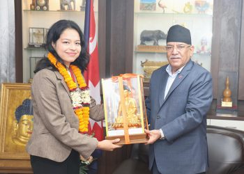 पलेशालाई प्रचण्डको सम्मान(भिडियोसहित)