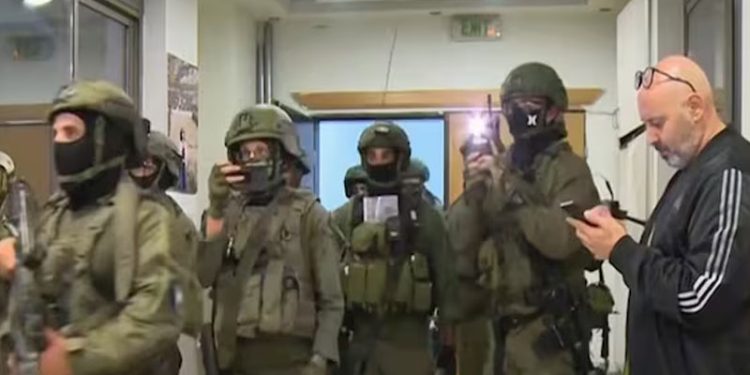 प्रत्यक्ष प्रसारणकै क्रममा अल जजीरा टेलिभिजनमा इजरायली सेनाको छापा