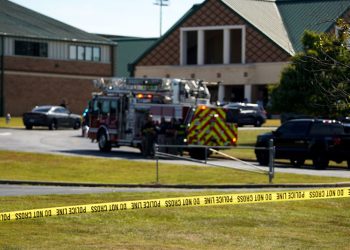 अमेरिकामा १४ वर्षीय बालकले गोली चलाउँदा २ विद्यार्थीसहित ४ जनाको मृत्यु