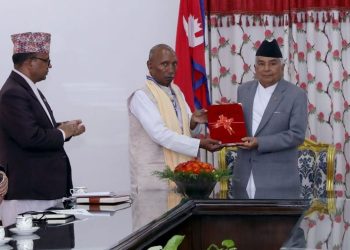 भाषा आयोगले बुझायो राष्ट्रपतिलाई वार्षिक प्रतिवेदन