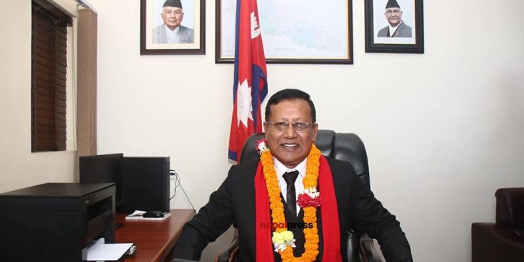 भ्रष्टाचार गरेको भेटिए ५ मिनेटभित्र गेटबाट निकाल्छुः दिनेश डीसी