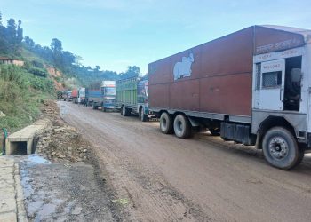 पृथ्वी राजमार्गमा दुईतर्फी नै चल्न थाले गाडी