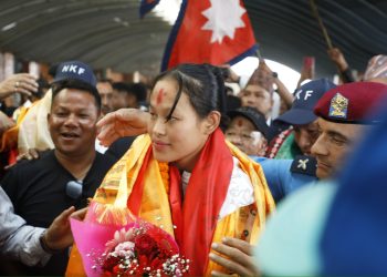 ऐतिहासिक रजत पदक जितेकी एरिकालाई त्रिभुवन विमानस्थलमा भव्य स्वागत