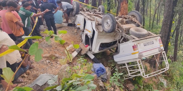 बालुवाडाँडामा जीप दुर्घटना हुँदा दुई जनाको मृत्यु, २८ घाइते