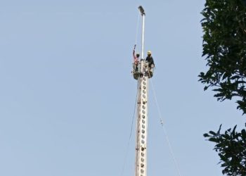 बाढीले क्षति पुर्‍याएको खिम्ती–लामोसाँघु प्रसारण लाइन इआरएस टावर प्रयोग गरी सञ्चालनमा ल्याइँदै