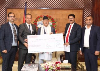 प्रधानमन्त्रीलाई दैवी प्रकोप उद्धार कोष रकम हस्तान्तरण