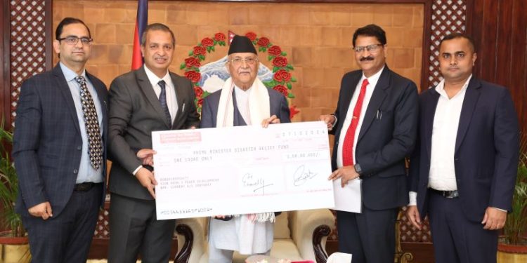 प्रधानमन्त्रीलाई दैवी प्रकोप उद्धार कोष रकम हस्तान्तरण