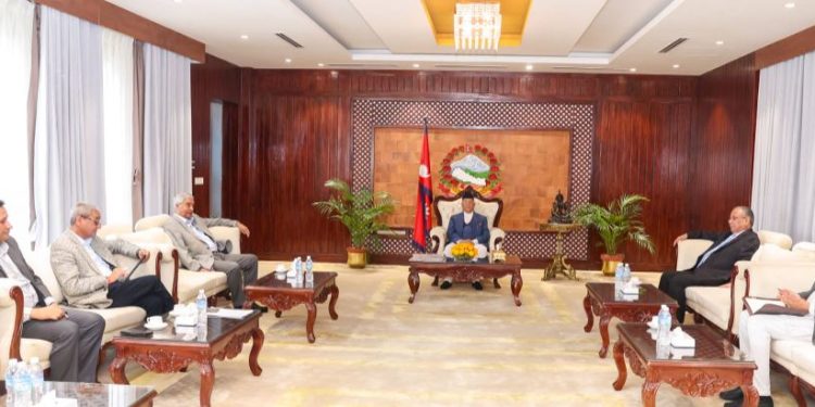 शीर्ष दलको बैठक जारी