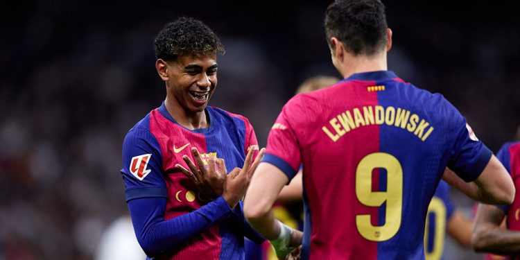 रियल मड्रिड बार्सिलोनासँग ४–० ले पराजित