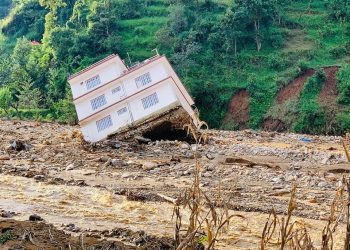 बाढी पहिरोपछिको काभ्रेको रोशी(फोटोफिचर)