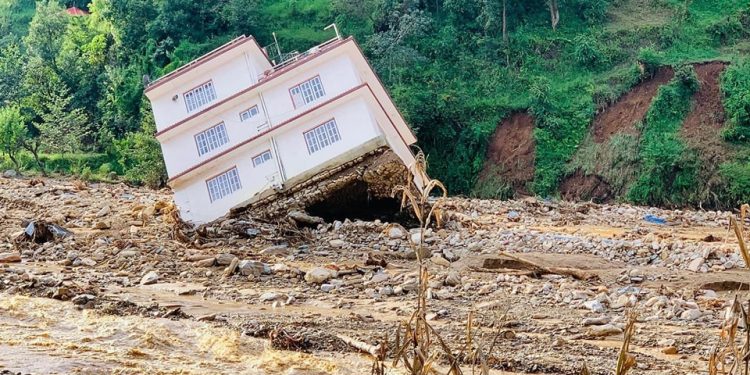 बाढी पहिरोपछिको काभ्रेको रोशी(फोटोफिचर)