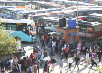 तीन दिनमा सडकमार्ग हुँदै काठमाडौंबाट बाहिरिए ८० हजार