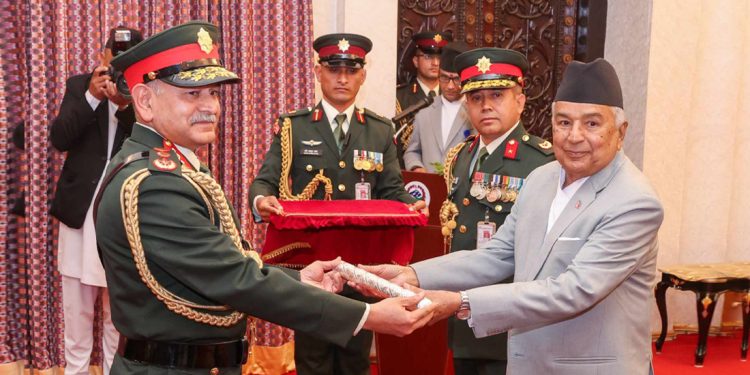 भारतीय स्थल सेनाध्यक्ष द्विवेदीलाई नेपाली सेनाको मानार्थ महारथीको दर्जा प्रदान