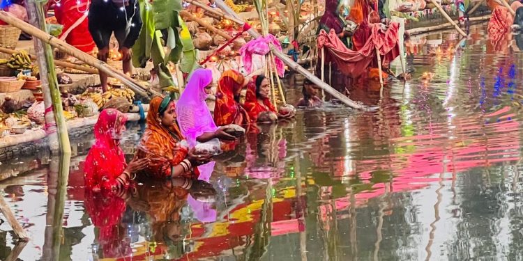 सूर्यलाई अर्घ्य, छठको बिदाइ(तस्वीरहरू)