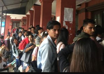 श्रम स्वीकृति लिएका नेपालीलाई भारतको बाटो हुँदै जाँदा एनओसी नचाहिने