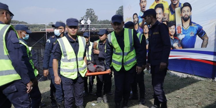 त्रिवि क्रिकेट मैदानमा भीडमा च्यापिँदा दुई प्रहरीसहित सात घाइते